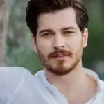معرفی و دانلود رمان پنجره ها میمیرند اثری از محرابه سادات قدیری معرفی و دانلود رمان پنجره ها میمیرند اثری از محرابه سادات قدیری